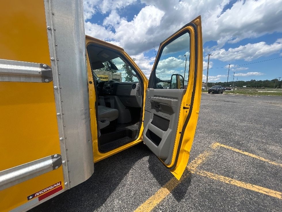 Light Duty Box Truck-Light and Medium Duty Trucks-Ford-2022-E350-Swedesboro-NJ-116,706\n\t\tmiles-$ 24,500 - Image 19