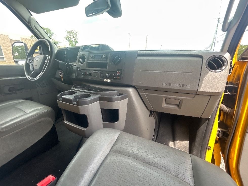 Light Duty Box Truck-Light and Medium Duty Trucks-Ford-2022-E350-Swedesboro-NJ-116,706\n\t\tmiles-$ 24,500 - Image 20