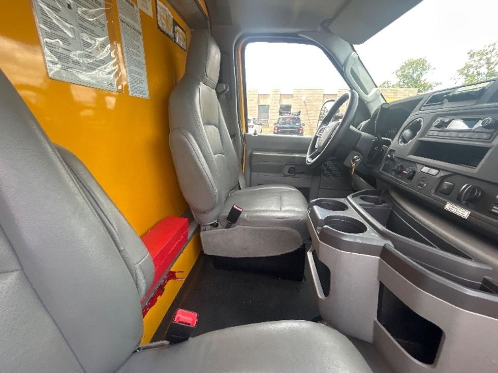 Light Duty Box Truck-Light and Medium Duty Trucks-Ford-2022-E350-Swedesboro-NJ-116,706\n\t\tmiles-$ 24,500 - Image 21