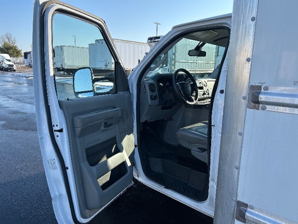 Light Duty Box Truck-Light and Medium Duty Trucks-Ford-2022-E350-Swedesboro-NJ-66,502\n\t\tmiles-$ 39,250 - Image 16