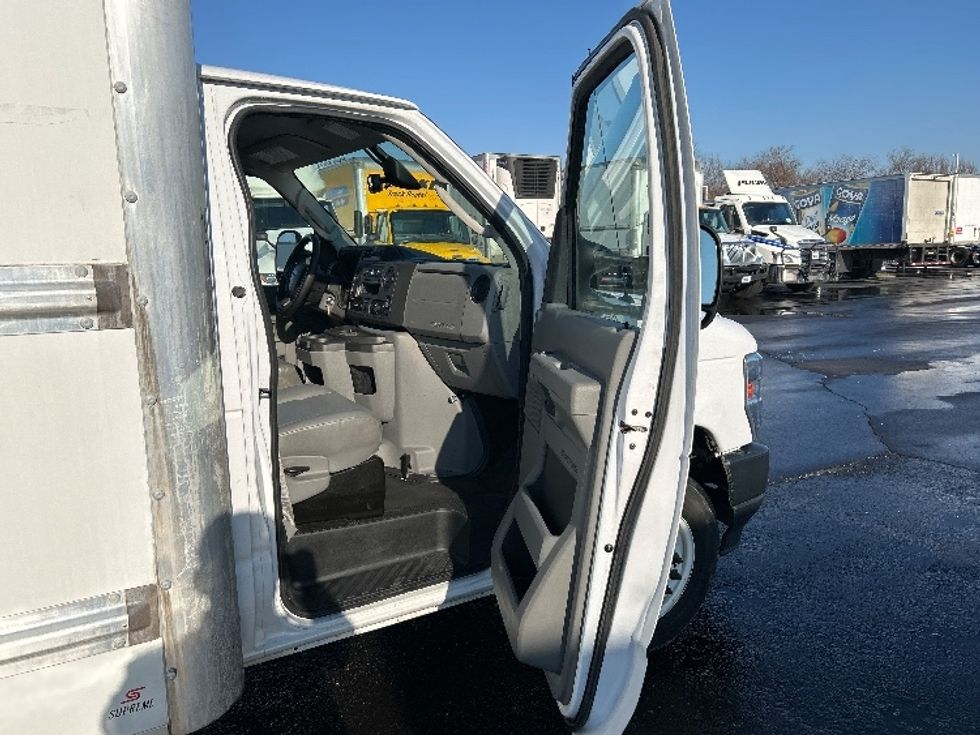 Light Duty Box Truck-Light and Medium Duty Trucks-Ford-2022-E350-Swedesboro-NJ-66,502\n\t\tmiles-$ 39,250 - Image 20