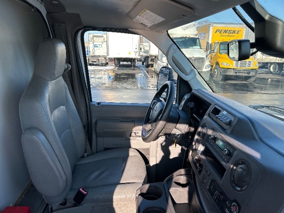 Light Duty Box Truck-Light and Medium Duty Trucks-Ford-2022-E350-Swedesboro-NJ-66,502\n\t\tmiles-$ 39,250 - Image 22