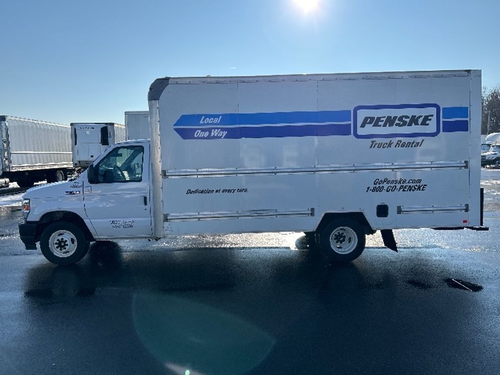 Light Duty Box Truck-Light and Medium Duty Trucks-Ford-2022-E350-Swedesboro-NJ-66,502\n\t\tmiles-$ 39,250 - Image 4
