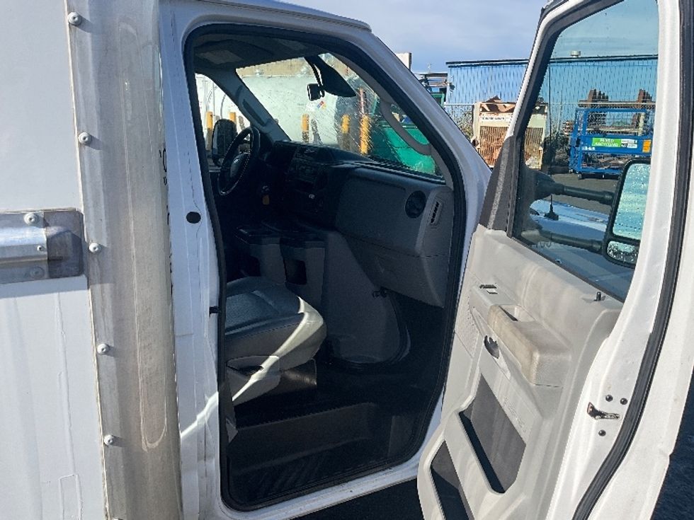 Light Duty Box Truck-Light and Medium Duty Trucks-Ford-2022-E350-Tacoma-WA-107,560\n\t\tmiles-$ 30,250 - Image 20