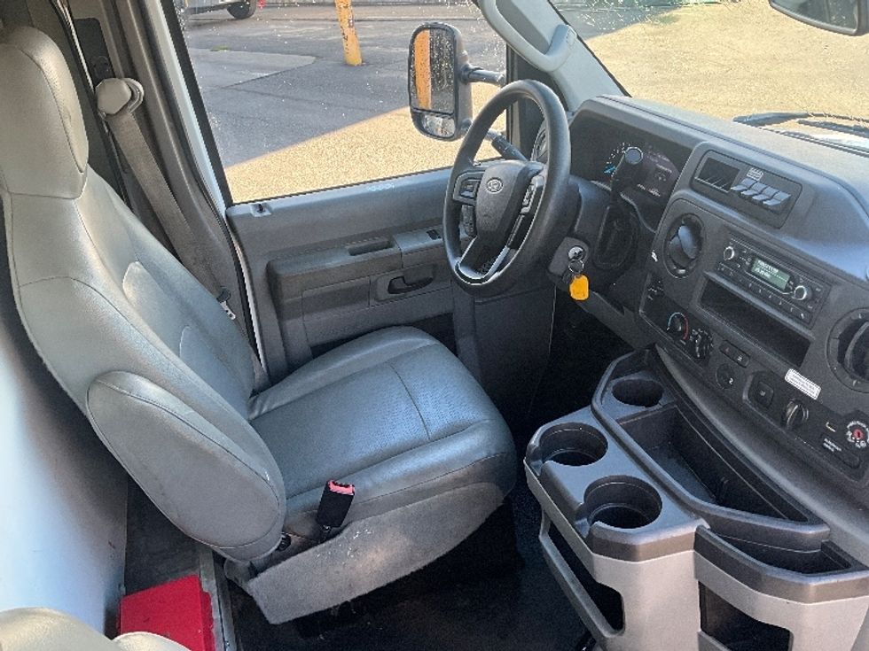 Light Duty Box Truck-Light and Medium Duty Trucks-Ford-2022-E350-Tacoma-WA-107,560\n\t\tmiles-$ 30,250 - Image 22