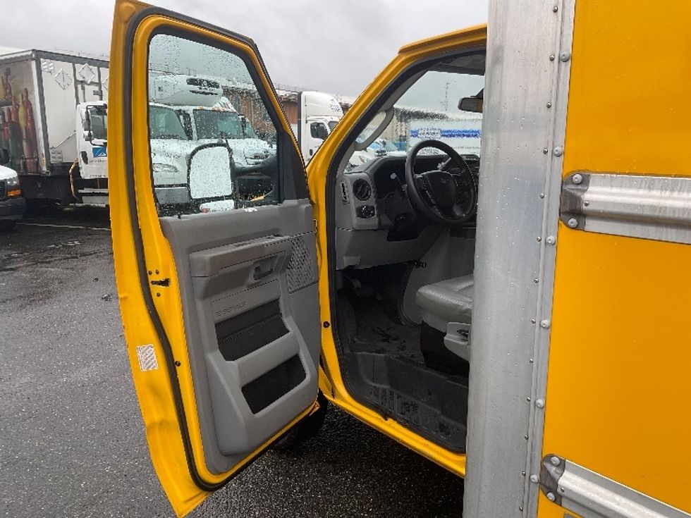 Light Duty Box Truck-Light and Medium Duty Trucks-Ford-2022-E350-Tacoma-WA-113,525\n\t\tmiles-$ 26,250 - Image 16