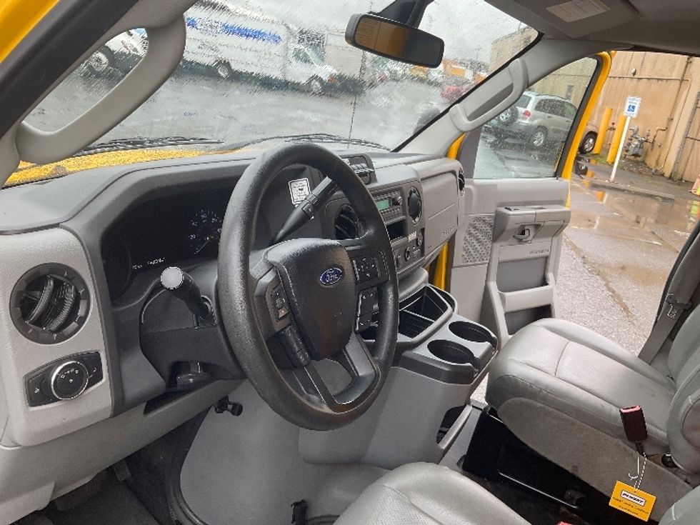 Light Duty Box Truck-Light and Medium Duty Trucks-Ford-2022-E350-Tacoma-WA-113,525\n\t\tmiles-$ 26,250 - Image 17