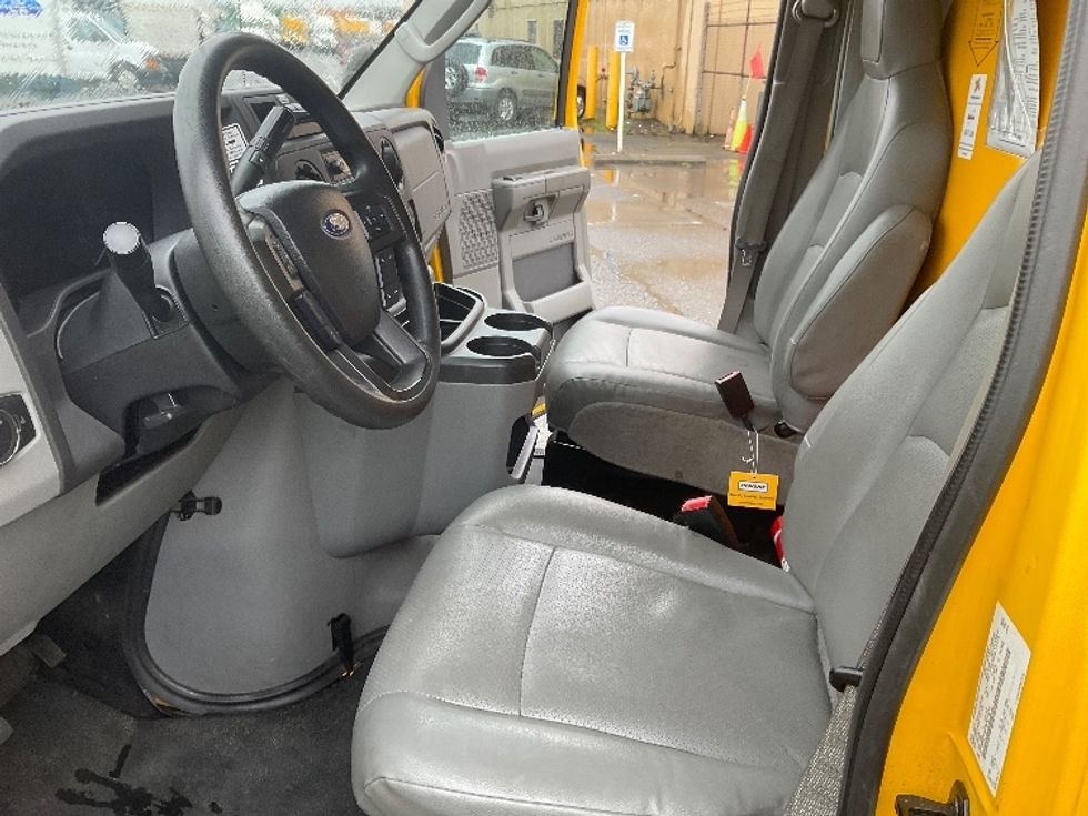 Light Duty Box Truck-Light and Medium Duty Trucks-Ford-2022-E350-Tacoma-WA-113,525\n\t\tmiles-$ 26,250 - Image 19