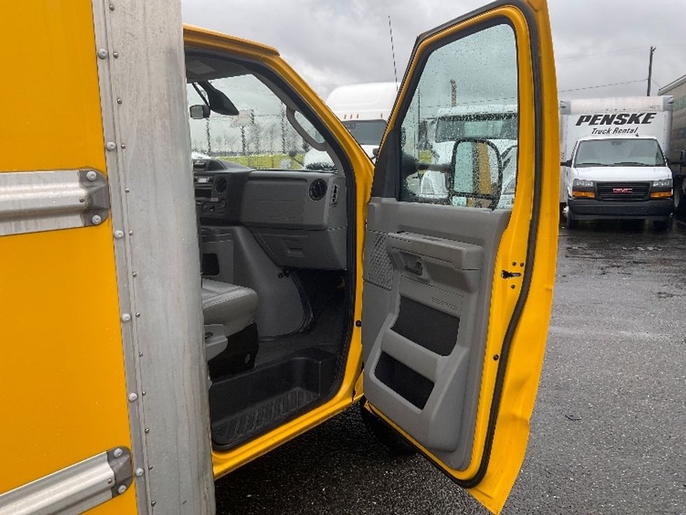 Light Duty Box Truck-Light and Medium Duty Trucks-Ford-2022-E350-Tacoma-WA-113,525\n\t\tmiles-$ 26,250 - Image 20