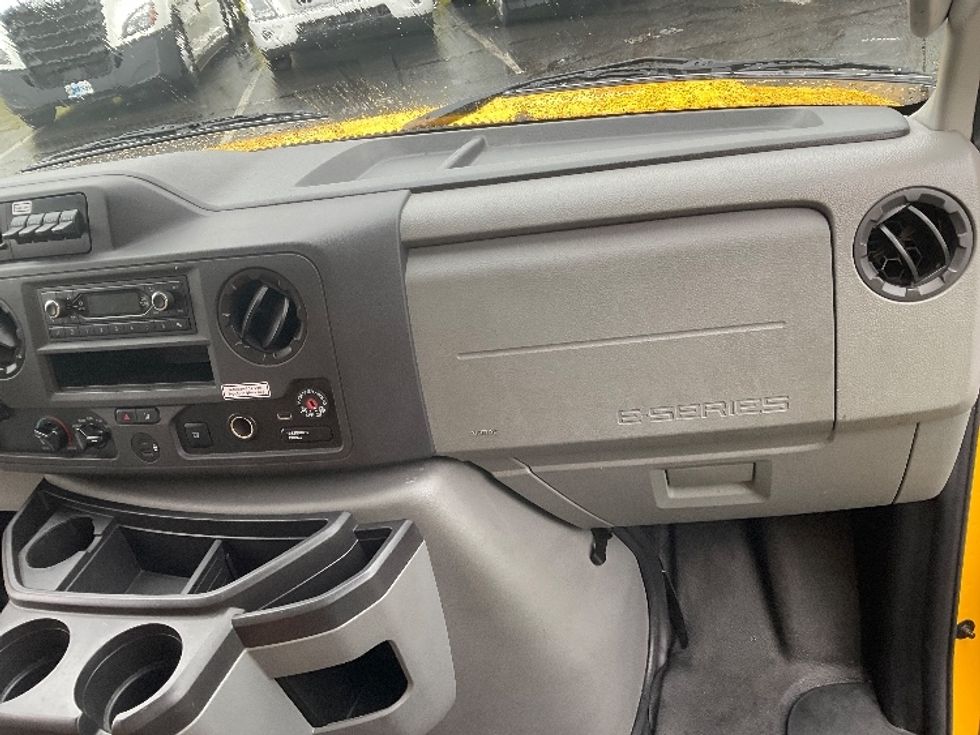 Light Duty Box Truck-Light and Medium Duty Trucks-Ford-2022-E350-Tacoma-WA-113,525\n\t\tmiles-$ 26,250 - Image 21