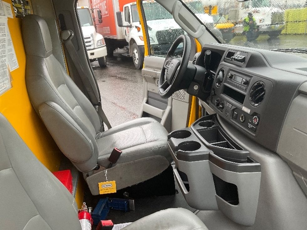 Light Duty Box Truck-Light and Medium Duty Trucks-Ford-2022-E350-Tacoma-WA-113,525\n\t\tmiles-$ 26,250 - Image 22