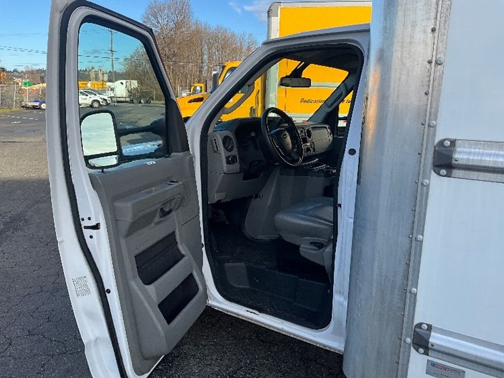 Light Duty Box Truck-Light and Medium Duty Trucks-Ford-2022-E350-Tacoma-WA-90,325\n\t\tmiles-$ 33,500 - Image 16