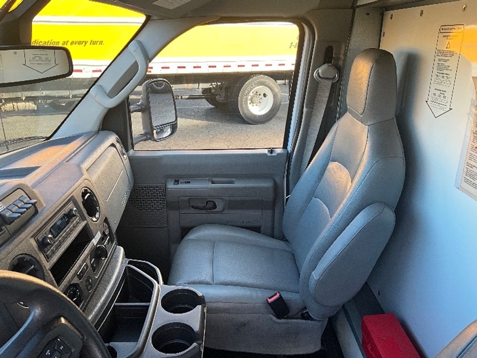 Light Duty Box Truck-Light and Medium Duty Trucks-Ford-2022-E350-Tacoma-WA-90,325\n\t\tmiles-$ 33,500 - Image 19