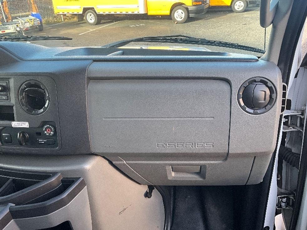 Light Duty Box Truck-Light and Medium Duty Trucks-Ford-2022-E350-Tacoma-WA-90,325\n\t\tmiles-$ 33,500 - Image 21