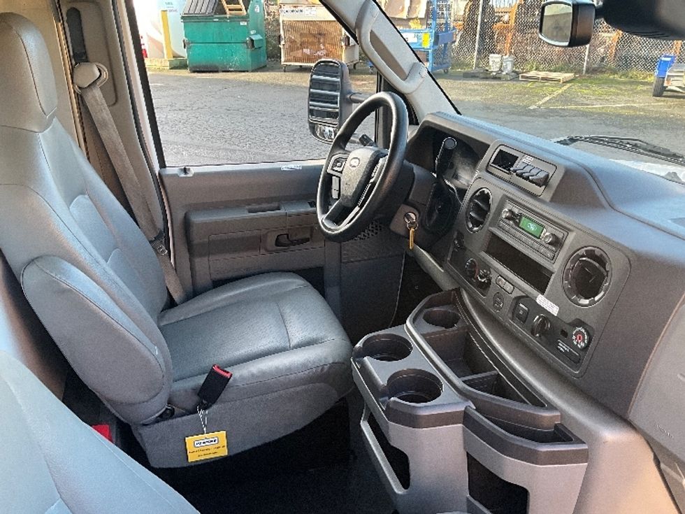 Light Duty Box Truck-Light and Medium Duty Trucks-Ford-2022-E350-Tacoma-WA-90,325\n\t\tmiles-$ 33,500 - Image 22
