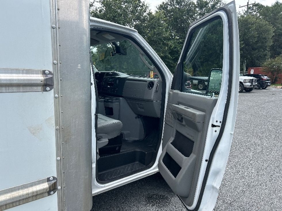 Light Duty Box Truck-Light and Medium Duty Trucks-Ford-2022-E350-Tallahassee-FL-95,308\n\t\tmiles-$ 32,250 - Image 19