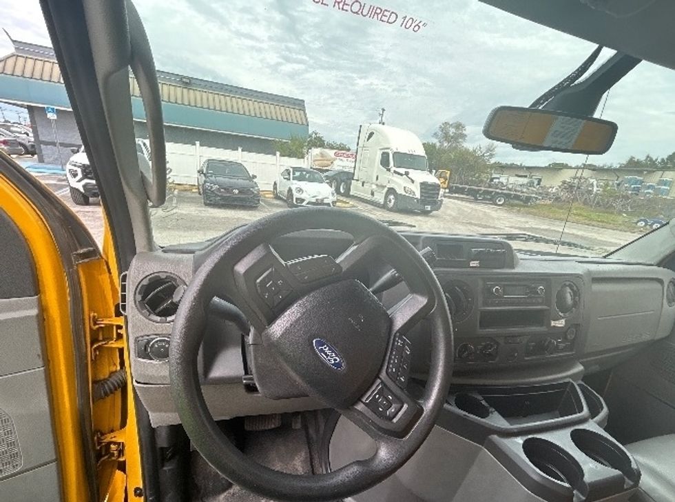 Light Duty Box Truck-Light and Medium Duty Trucks-Ford-2022-E350-Tampa-FL-101,058\n\t\tmiles-$ 29,000 - Image 17