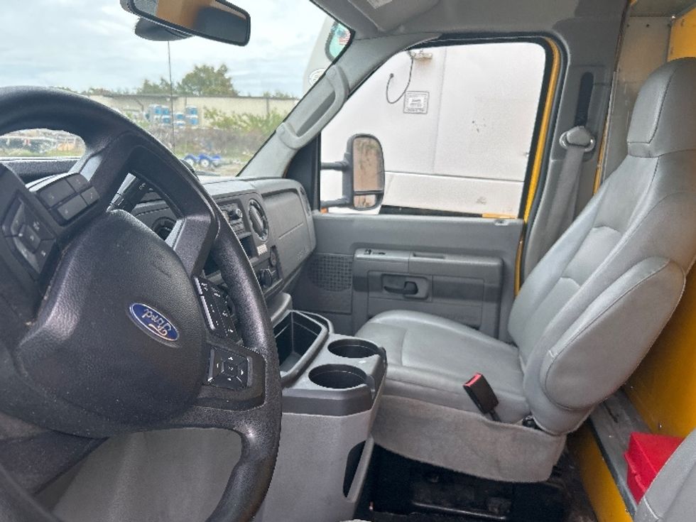 Light Duty Box Truck-Light and Medium Duty Trucks-Ford-2022-E350-Tampa-FL-101,058\n\t\tmiles-$ 29,000 - Image 18