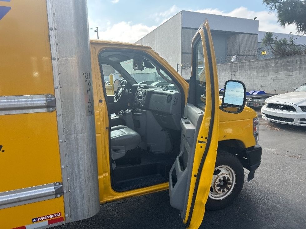 Light Duty Box Truck-Light and Medium Duty Trucks-Ford-2022-E350-Tampa-FL-101,058\n\t\tmiles-$ 29,000 - Image 19