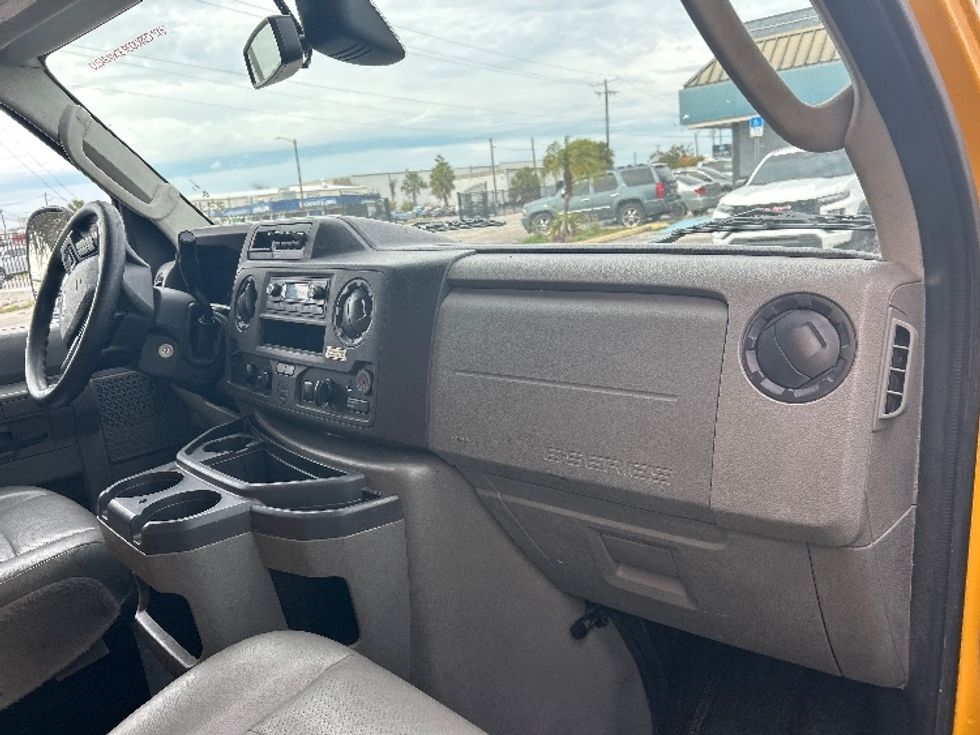 Light Duty Box Truck-Light and Medium Duty Trucks-Ford-2022-E350-Tampa-FL-101,058\n\t\tmiles-$ 29,000 - Image 20