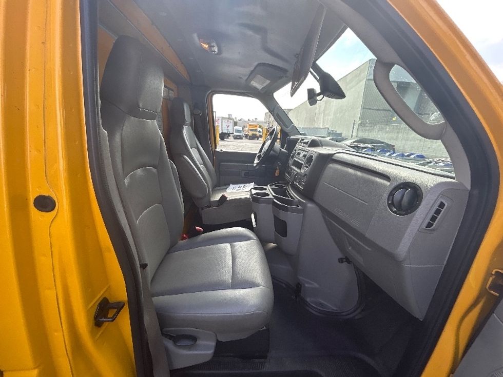 Light Duty Box Truck-Light and Medium Duty Trucks-Ford-2022-E350-Tampa-FL-101,058\n\t\tmiles-$ 29,000 - Image 21