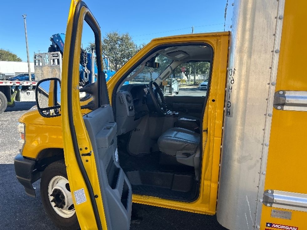 Light Duty Box Truck-Light and Medium Duty Trucks-Ford-2022-E350-Tampa-FL-101,185\n\t\tmiles-$ 29,000 - Image 14