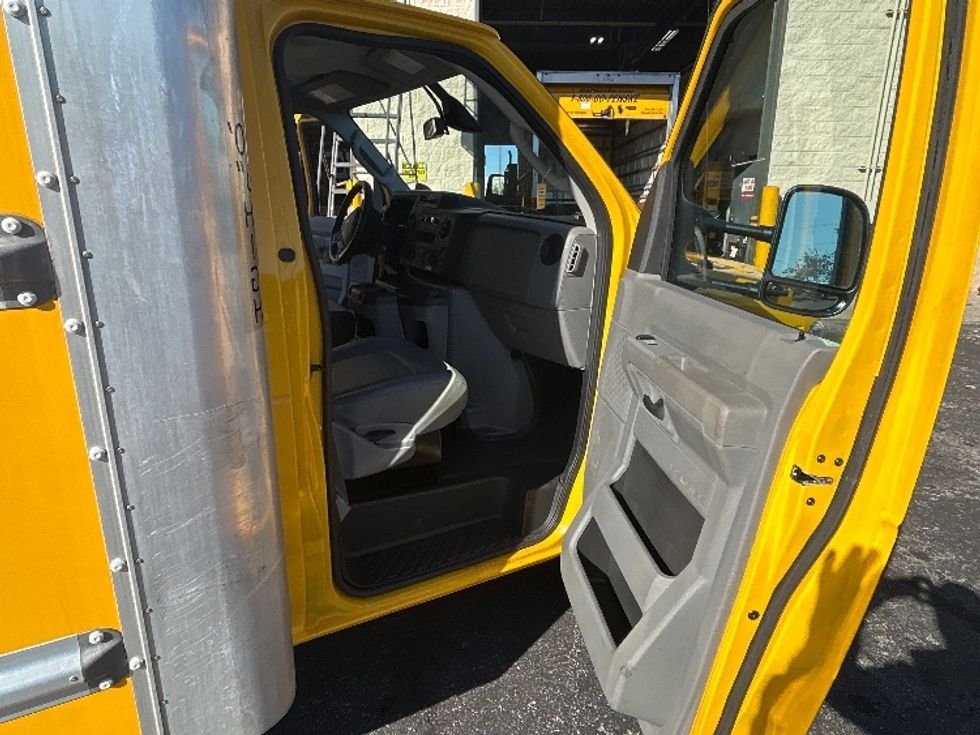 Light Duty Box Truck-Light and Medium Duty Trucks-Ford-2022-E350-Tampa-FL-101,185\n\t\tmiles-$ 29,000 - Image 18