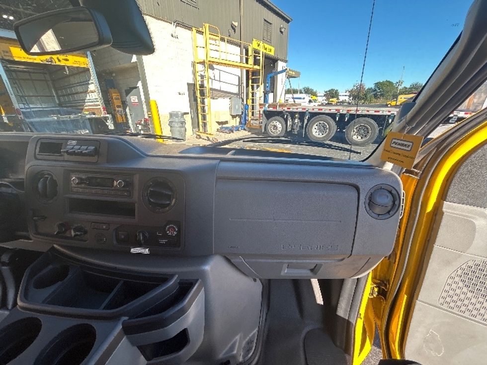 Light Duty Box Truck-Light and Medium Duty Trucks-Ford-2022-E350-Tampa-FL-101,185\n\t\tmiles-$ 29,000 - Image 19