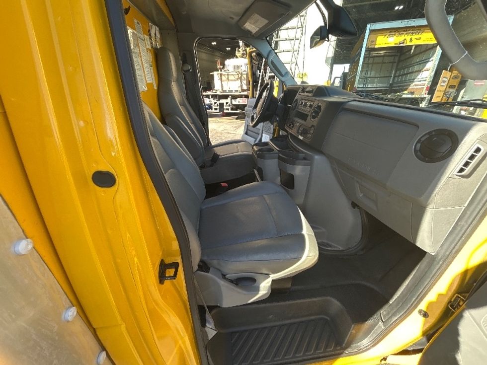 Light Duty Box Truck-Light and Medium Duty Trucks-Ford-2022-E350-Tampa-FL-101,185\n\t\tmiles-$ 29,000 - Image 20