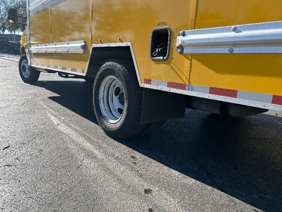 Light Duty Box Truck-Light and Medium Duty Trucks-Ford-2022-E350-Tampa-FL-101,185\n\t\tmiles-$ 29,000 - Image 5