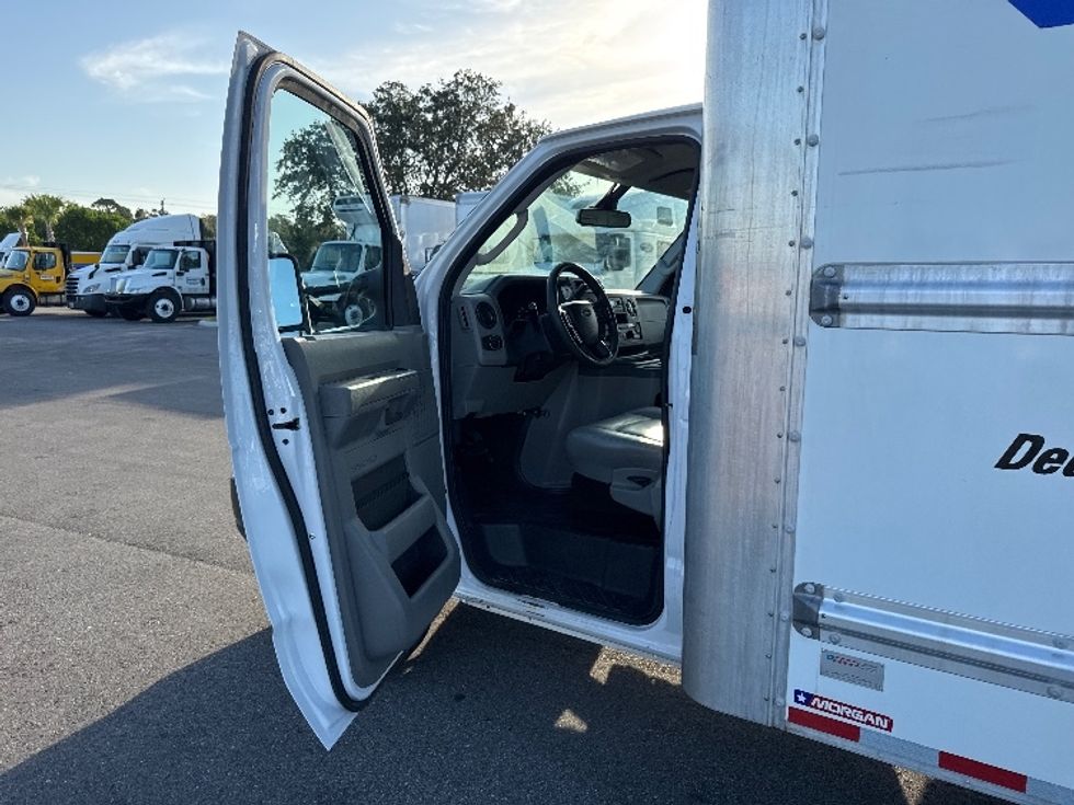 Light Duty Box Truck-Light and Medium Duty Trucks-Ford-2022-E350-Tampa-FL-103,988\n\t\tmiles-$ 30,750 - Image 15