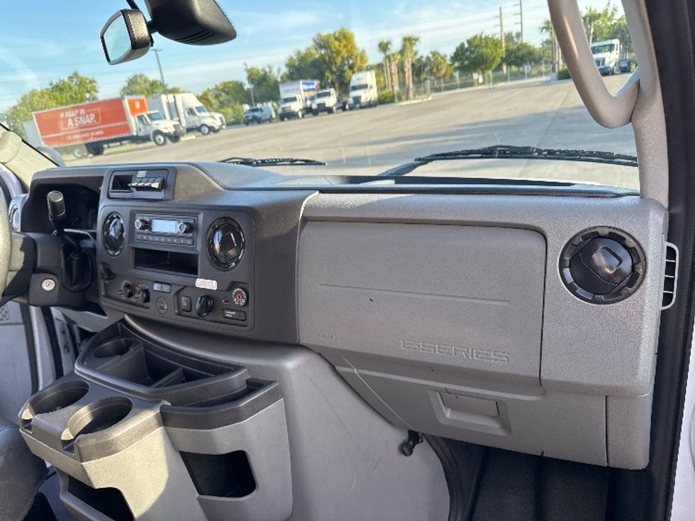 Light Duty Box Truck-Light and Medium Duty Trucks-Ford-2022-E350-Tampa-FL-103,988\n\t\tmiles-$ 30,750 - Image 20