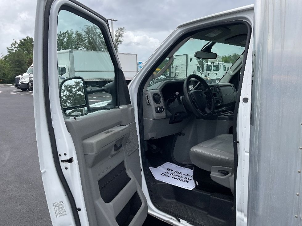 Light Duty Box Truck-Light and Medium Duty Trucks-Ford-2022-E350-Tampa-FL-110,942\n\t\tmiles-$ 28,500 - Image 16