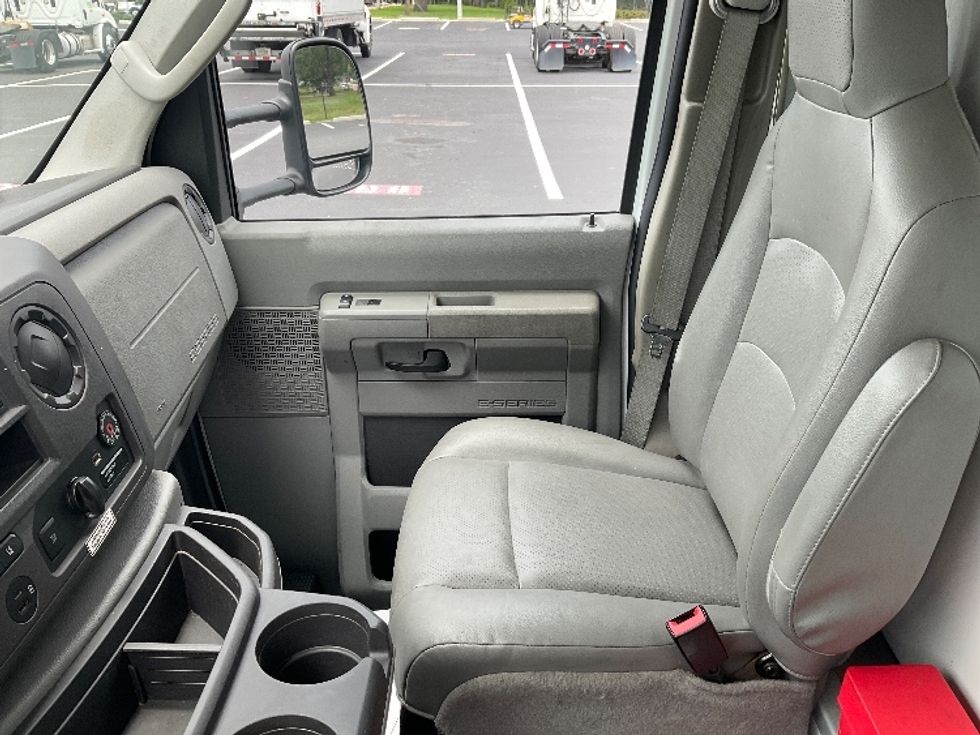 Light Duty Box Truck-Light and Medium Duty Trucks-Ford-2022-E350-Tampa-FL-110,942\n\t\tmiles-$ 28,500 - Image 19