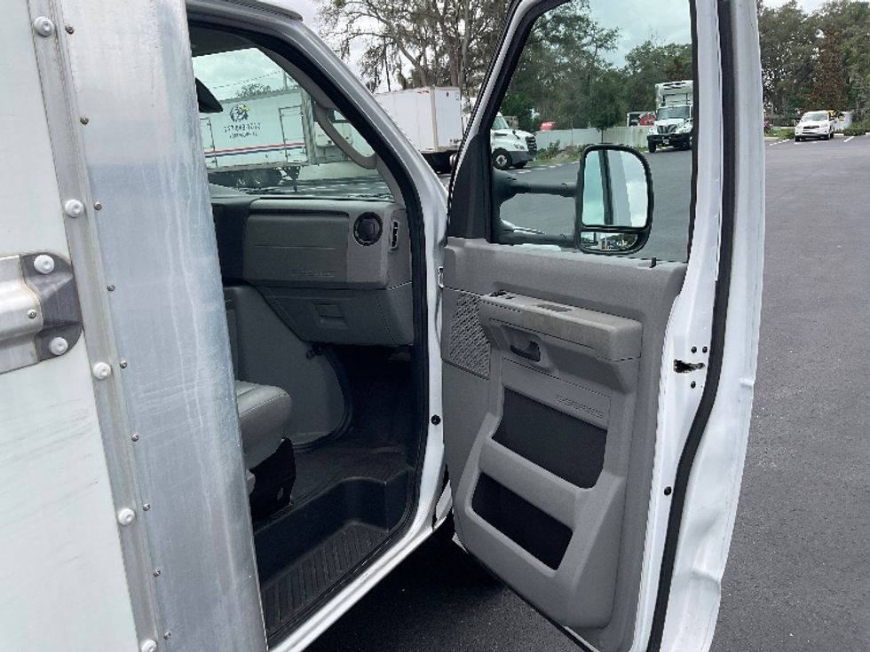 Light Duty Box Truck-Light and Medium Duty Trucks-Ford-2022-E350-Tampa-FL-110,942\n\t\tmiles-$ 28,500 - Image 20
