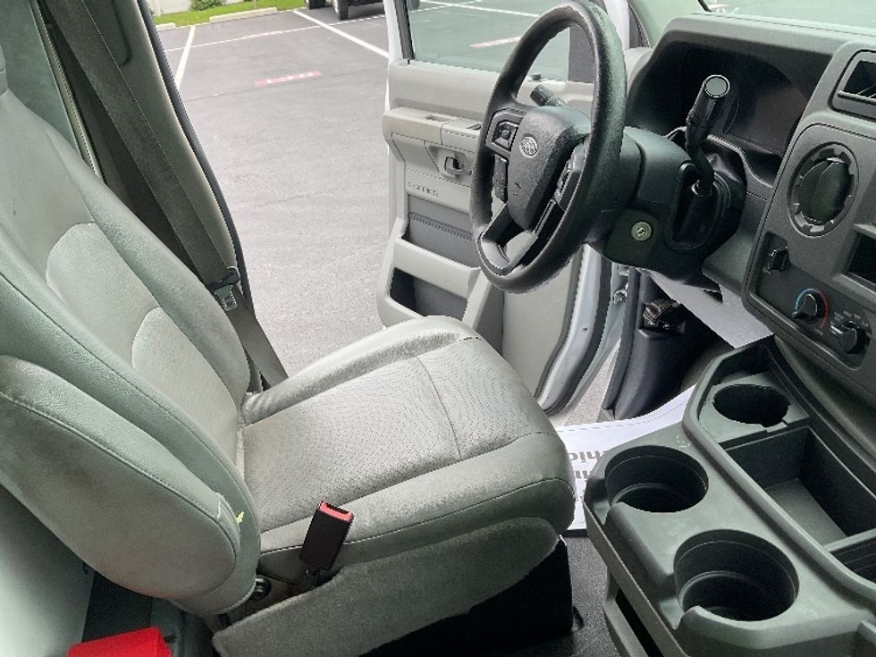 Light Duty Box Truck-Light and Medium Duty Trucks-Ford-2022-E350-Tampa-FL-110,942\n\t\tmiles-$ 28,500 - Image 22