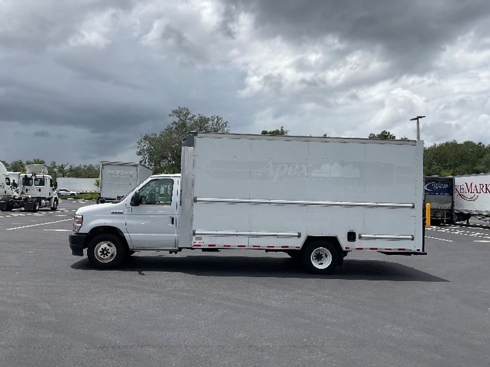 Light Duty Box Truck-Light and Medium Duty Trucks-Ford-2022-E350-Tampa-FL-110,942\n\t\tmiles-$ 28,500 - Image 4