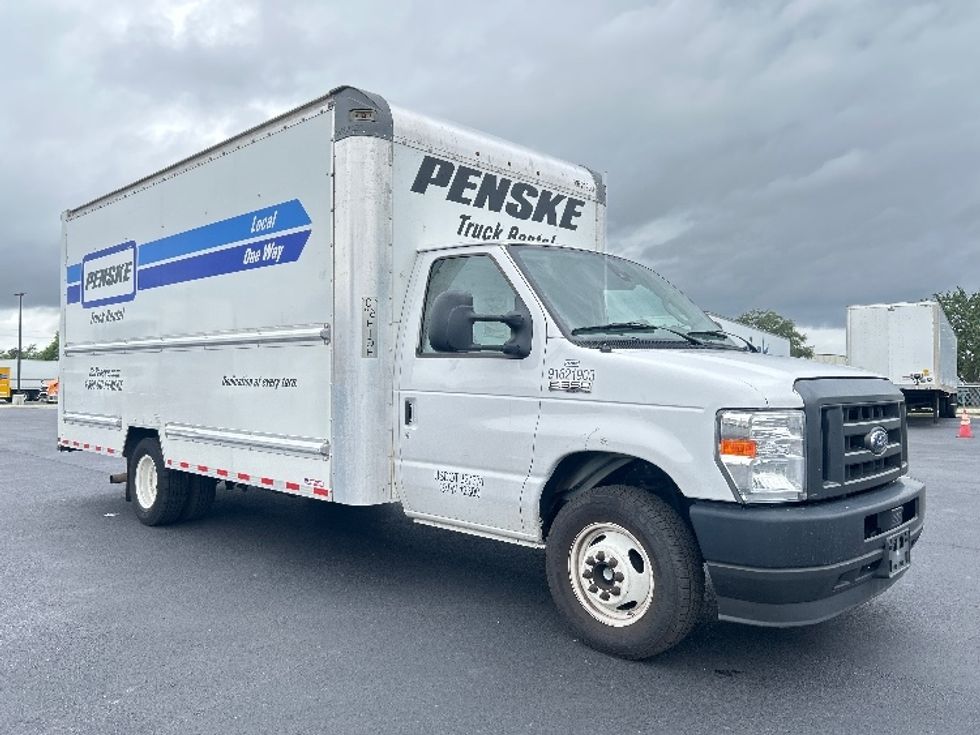 Light Duty Box Truck-Light and Medium Duty Trucks-Ford-2022-E350-Tampa-FL-153,498\n\t\tmiles-$ 19,750 - Image 1