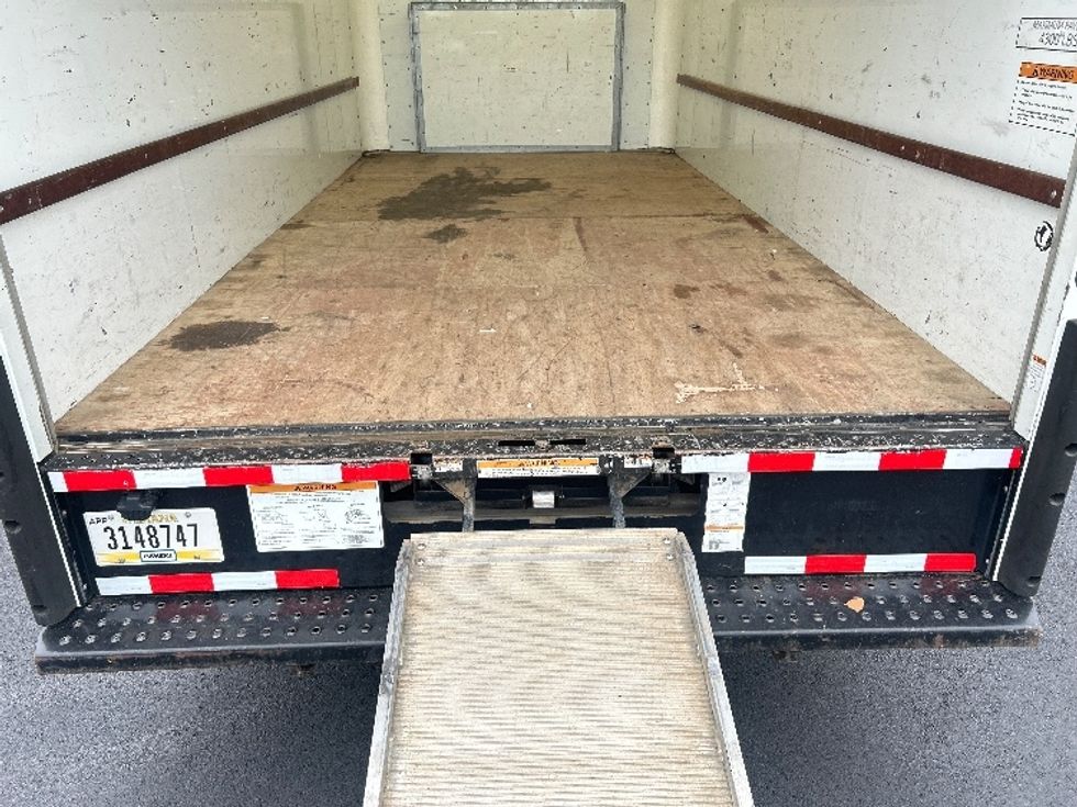Light Duty Box Truck-Light and Medium Duty Trucks-Ford-2022-E350-Tampa-FL-153,498\n\t\tmiles-$ 19,750 - Image 10