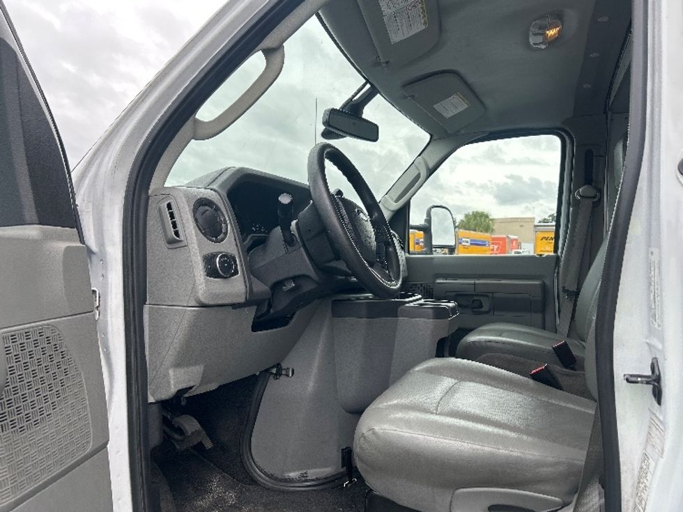 Light Duty Box Truck-Light and Medium Duty Trucks-Ford-2022-E350-Tampa-FL-153,498\n\t\tmiles-$ 19,750 - Image 16