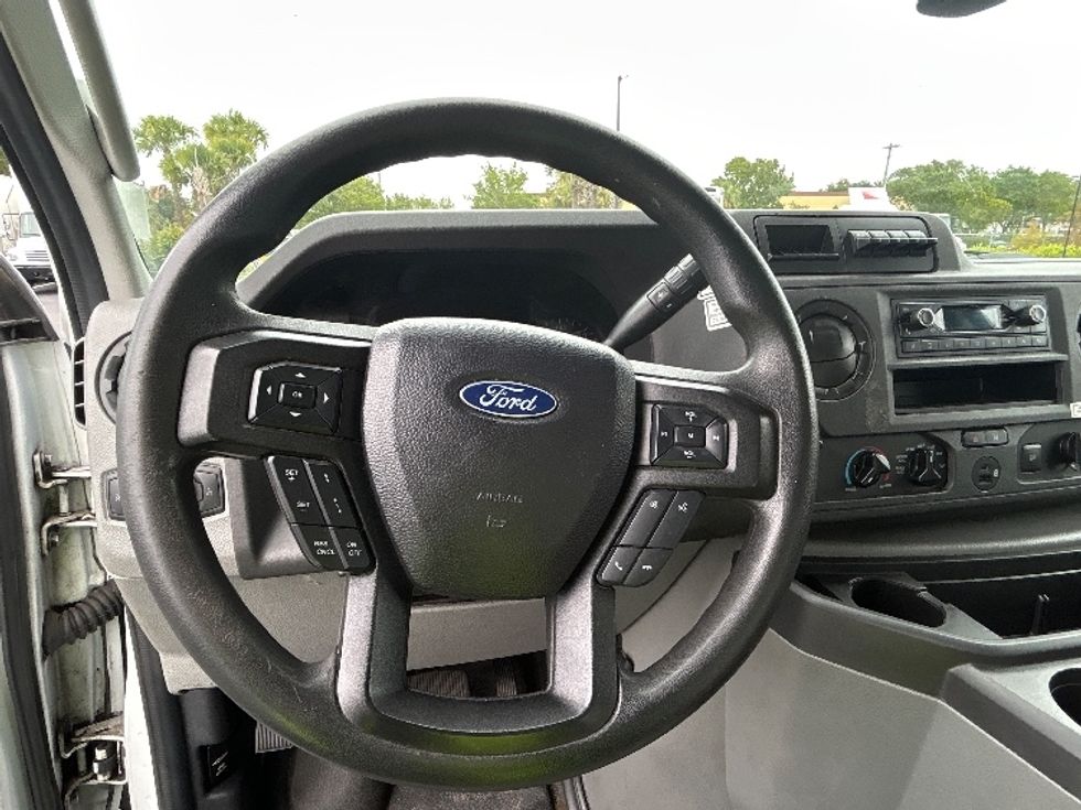 Light Duty Box Truck-Light and Medium Duty Trucks-Ford-2022-E350-Tampa-FL-153,498\n\t\tmiles-$ 19,750 - Image 17