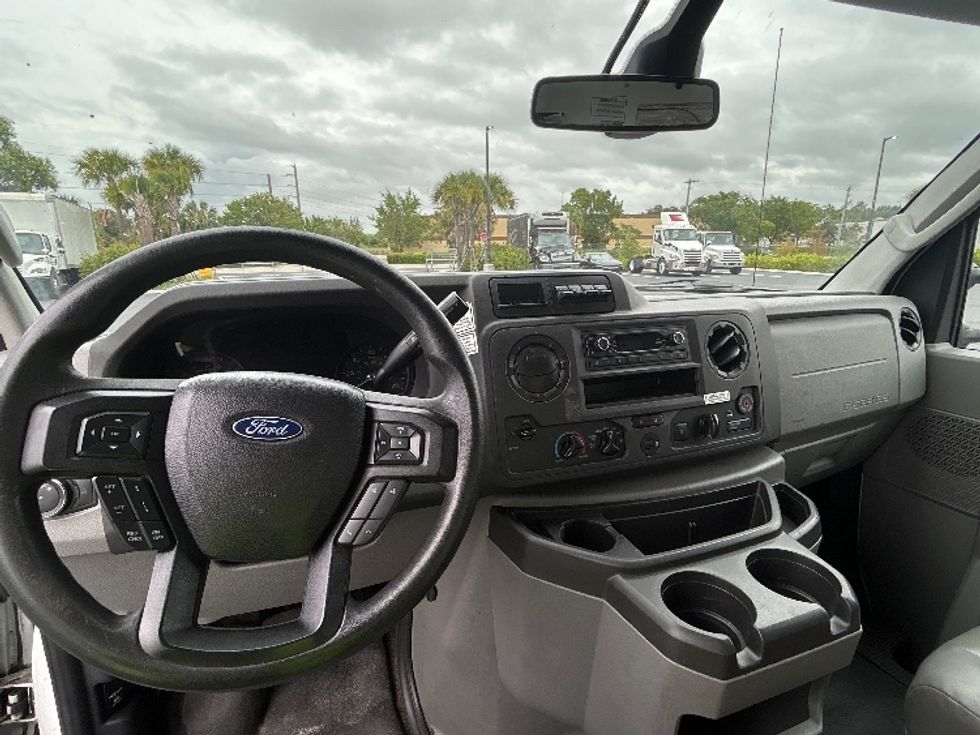 Light Duty Box Truck-Light and Medium Duty Trucks-Ford-2022-E350-Tampa-FL-153,498\n\t\tmiles-$ 19,750 - Image 18