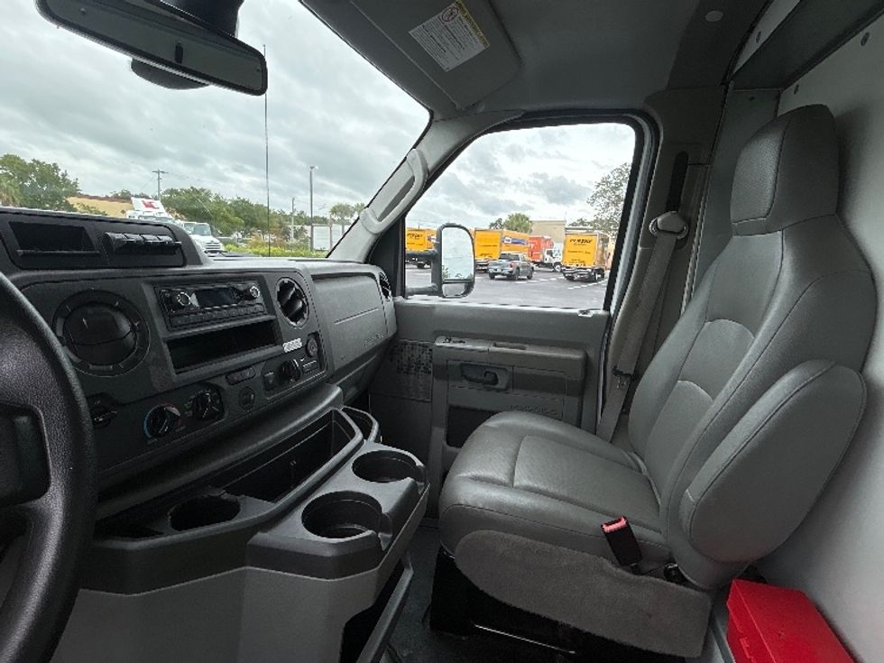 Light Duty Box Truck-Light and Medium Duty Trucks-Ford-2022-E350-Tampa-FL-153,498\n\t\tmiles-$ 19,750 - Image 19