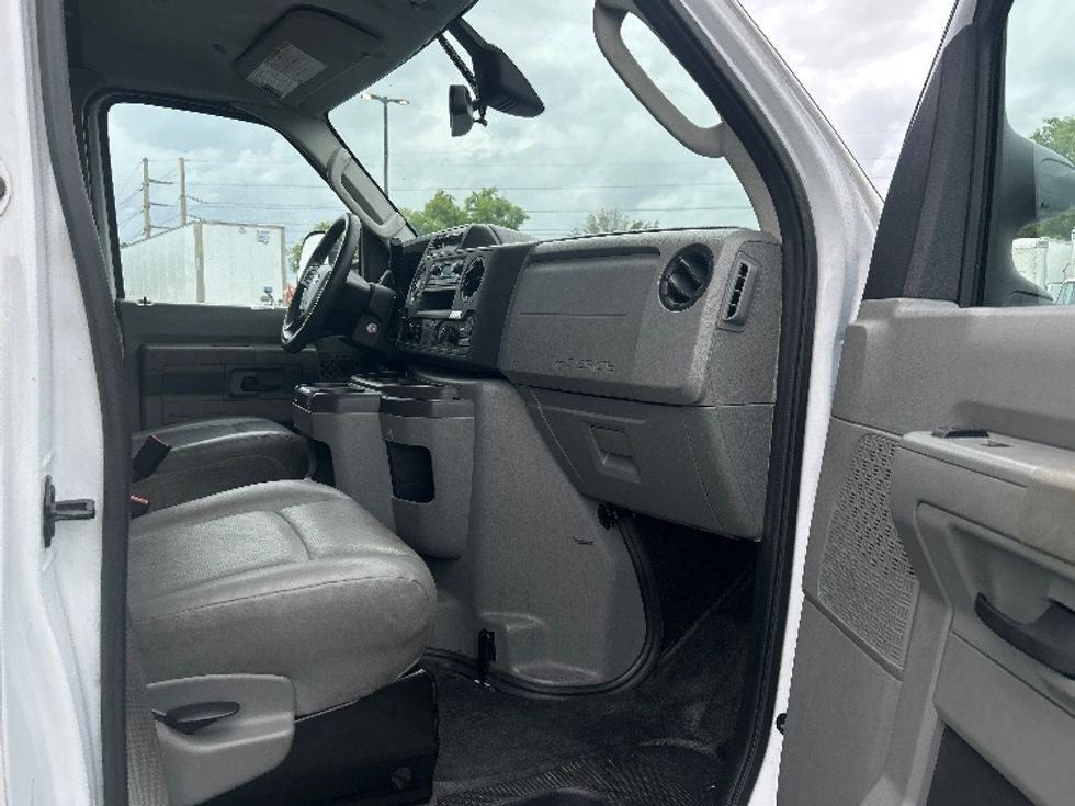 Light Duty Box Truck-Light and Medium Duty Trucks-Ford-2022-E350-Tampa-FL-153,498\n\t\tmiles-$ 19,750 - Image 20
