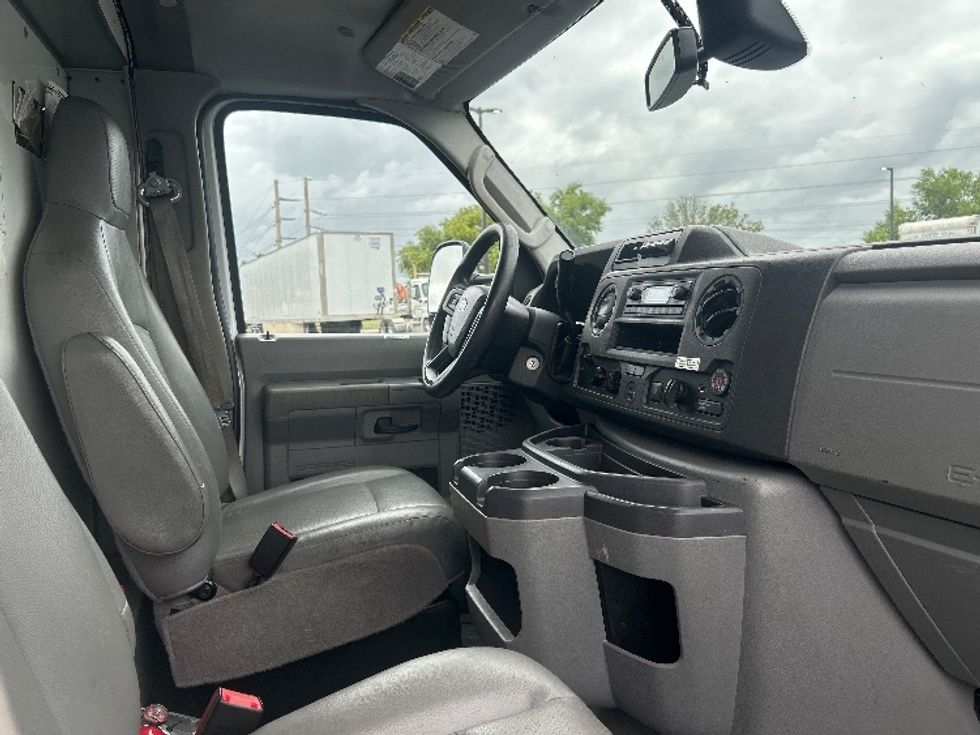 Light Duty Box Truck-Light and Medium Duty Trucks-Ford-2022-E350-Tampa-FL-153,498\n\t\tmiles-$ 19,750 - Image 22