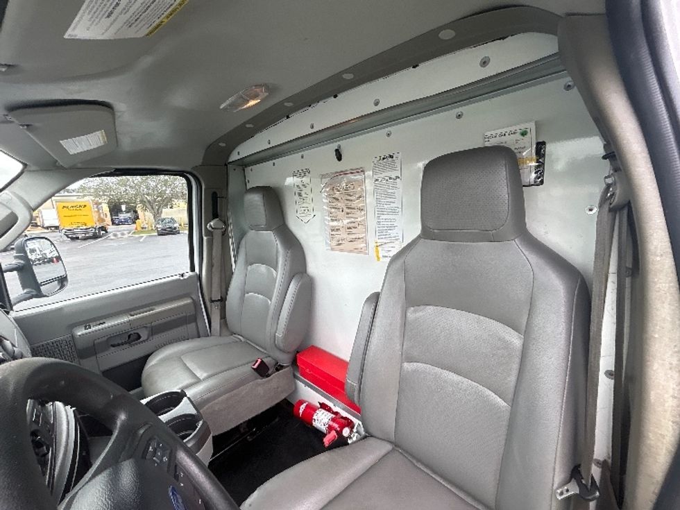 Light Duty Box Truck-Light and Medium Duty Trucks-Ford-2022-E350-Tampa-FL-153,498\n\t\tmiles-$ 19,750 - Image 26