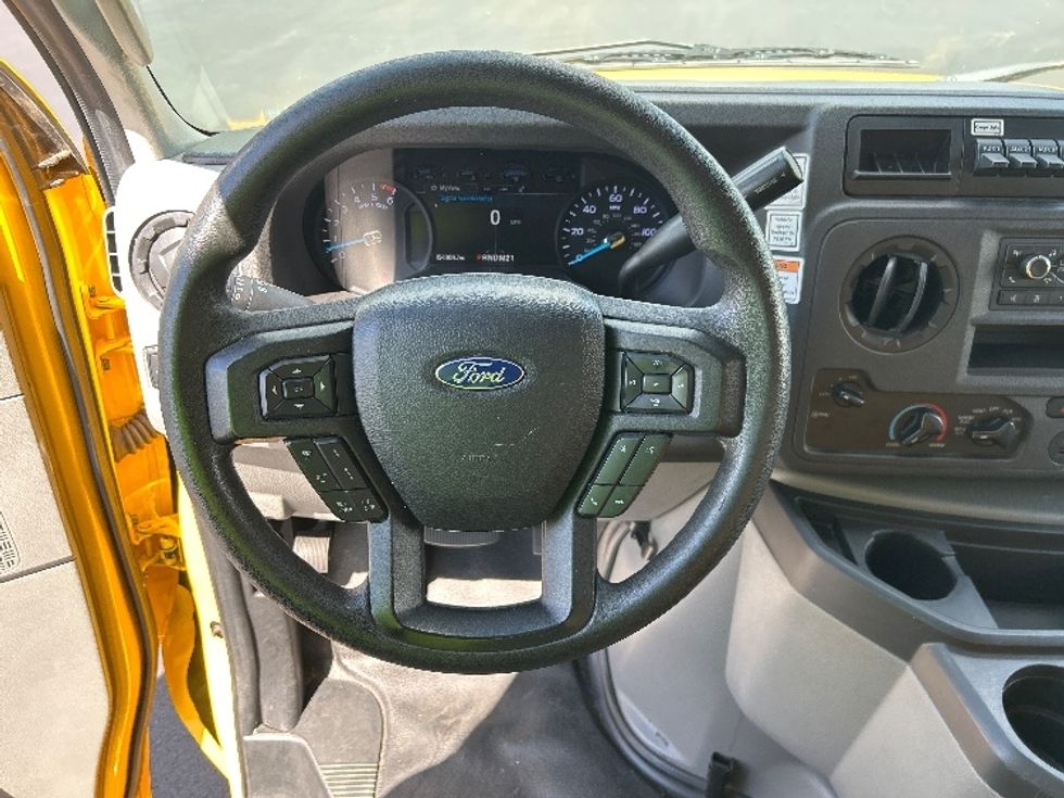 Light Duty Box Truck-Light and Medium Duty Trucks-Ford-2022-E350-Tampa-FL-154,812\n\t\tmiles-$ 18,500 - Image 17