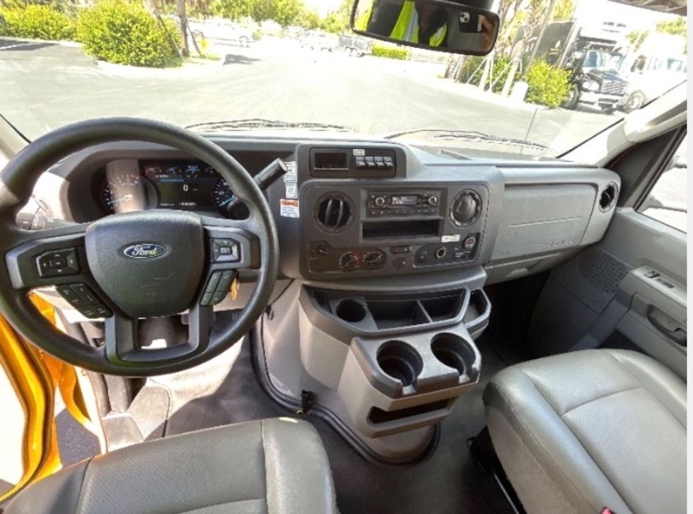 Light Duty Box Truck-Light and Medium Duty Trucks-Ford-2022-E350-Tampa-FL-154,812\n\t\tmiles-$ 18,500 - Image 18