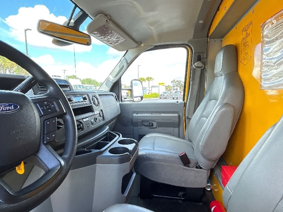 Light Duty Box Truck-Light and Medium Duty Trucks-Ford-2022-E350-Tampa-FL-154,812\n\t\tmiles-$ 18,500 - Image 19
