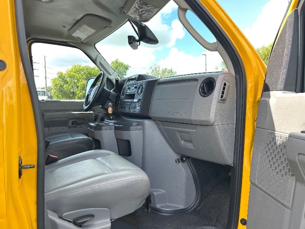 Light Duty Box Truck-Light and Medium Duty Trucks-Ford-2022-E350-Tampa-FL-154,812\n\t\tmiles-$ 18,500 - Image 20